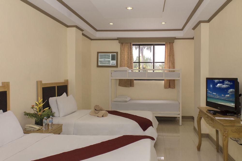 Whiterock Beach Hotel And Waterpark Subic Bay Ngoại thất bức ảnh