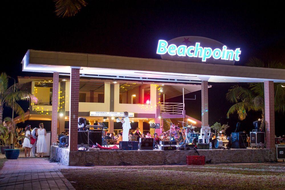 Whiterock Beach Hotel And Waterpark Subic Bay Ngoại thất bức ảnh